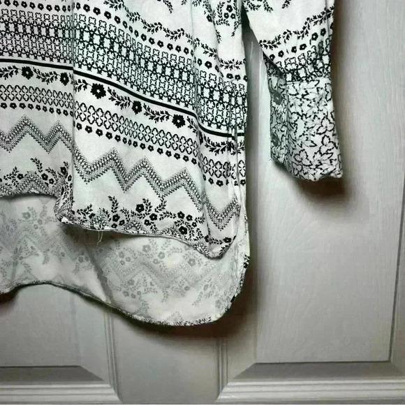 Rose + Olive Long Sleeve Blouse - Picture 3 of 6